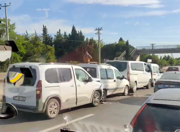 Yalova’da Zincirleme Trafik Kazası: 5 Aracın Karıştığı Kaza